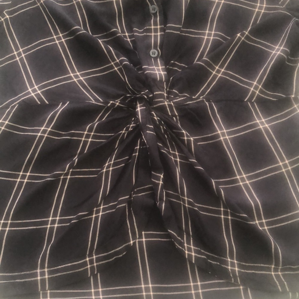 Soho New York & Company navy and beige partial button down blouse 👚w ruching - Picture 3 of 12